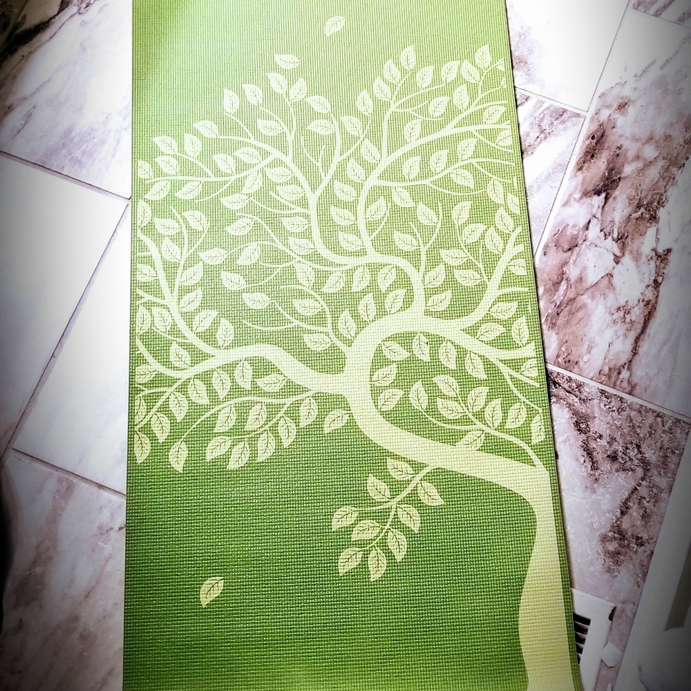 NWOT Gaiam yoga matt Arbor Serenity